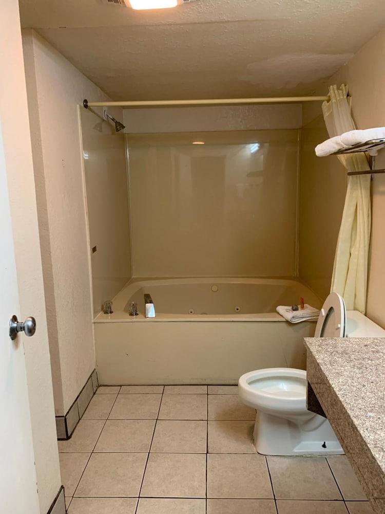 Zainee Inc Budgetel Inn And Suites Огаста Экстерьер фото