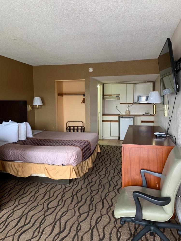 Zainee Inc Budgetel Inn And Suites Огаста Экстерьер фото