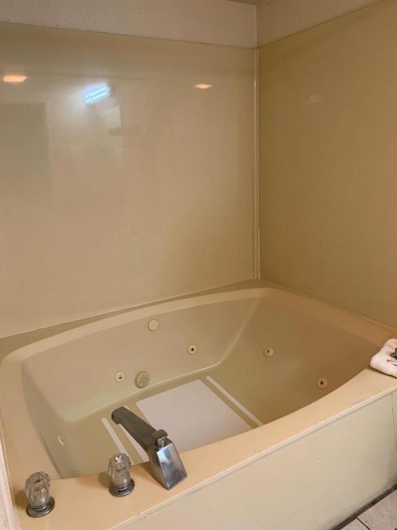 Zainee Inc Budgetel Inn And Suites Огаста Экстерьер фото